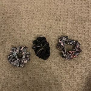Lululemon Light Locks scrunchies